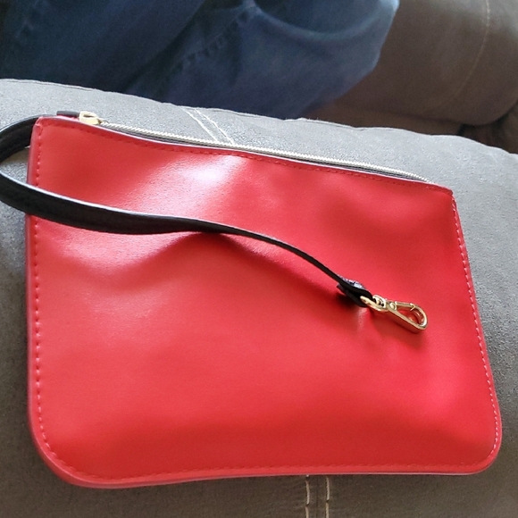 Victoria’s Secret Red XOXO Wristlet Zip Pouch NWOT - Picture 6 of 6